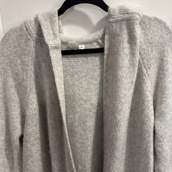 Gap super soft long grey sweater with hood M but fits like a large - Picture 2 of 8
